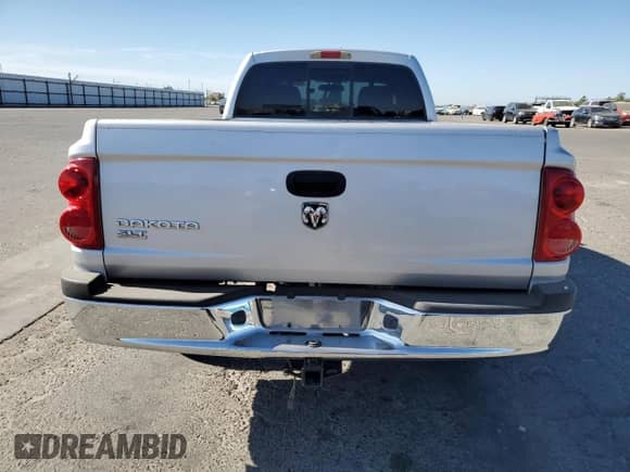 2005 Dodge Dakota SLT с VIN 1D7HE42K65S163019, выставлен на аукционе Copart как лот 67673975 с пробегом 118 096 миль миль и Списание • Salvage title. История ставок и продаж доступна на DreamBid. Изображение 6.