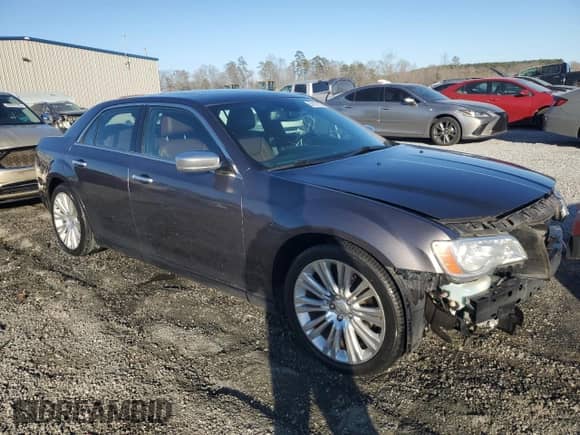 2014 Chrysler 300 C John Varvatos Luxury Edition с VIN 2C3CCADG3EH125888, выставлен на аукционе Copart как лот 50191785 с пробегом 138 343 миль миль и Списание • Salvage title. История ставок и продаж доступна на DreamBid. Изображение 4.