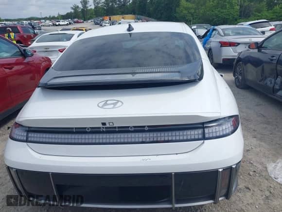 2024 Hyundai Ioniq 6 SEL с VIN KMHM34AA2RA073669, выставлен на аукционе IAAI как лот 42261652 с пробегом 13 774 миль миль и . История ставок и продаж доступна на DreamBid. Изображение 16.