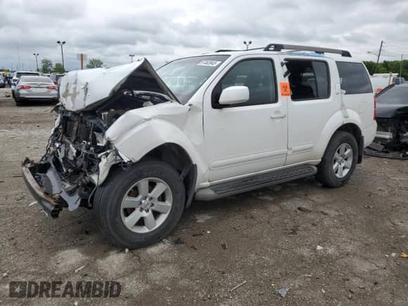 2008 Nissan Pathfinder SE z VIN 5N1AR18B88C629212, wystawiony jako Copart lot #57483945 z przebiegiem Nie podano mil oraz Szkoda całkowita • Salvage title. Historia ofert i sprzedaży dostępna na DreamBid. Obrazek 1.