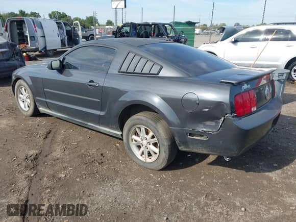 2008 Ford Mustang Deluxe with VIN 1ZVHT80N485201156, listed as a IAAI auction lot 43082202 with 194,598 mi miles and . Bid and sale history available at DreamBid. Image 3.