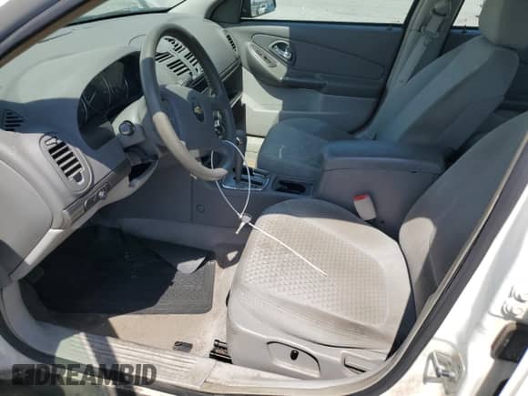 2006 Chevrolet Malibu 1FL z VIN 1G1ZS51816F285650, wystawiony jako Copart lot #55360335 z przebiegiem 137 023 mil mil oraz Czysty tytuł • Clean title. Historia ofert i sprzedaży dostępna na DreamBid. Obrazek 7.