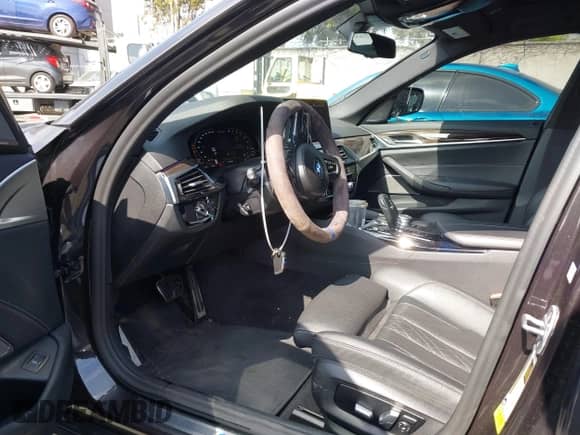 2021 BMW 5 Series 540i с VIN WBA53BJ02MWX10749, выставлен на аукционе IAAI как лот 42339201 с пробегом 46 807 миль миль и . История ставок и продаж доступна на DreamBid. Изображение 19.