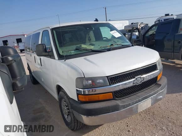 2020 Chevrolet Express Passenger LT z VIN 1GAZGPFP6L1228561, wystawiony jako IAAI lot #42499556 z przebiegiem 83 828 mil mil oraz . Historia ofert i sprzedaży dostępna na DreamBid. Obrazek 13.