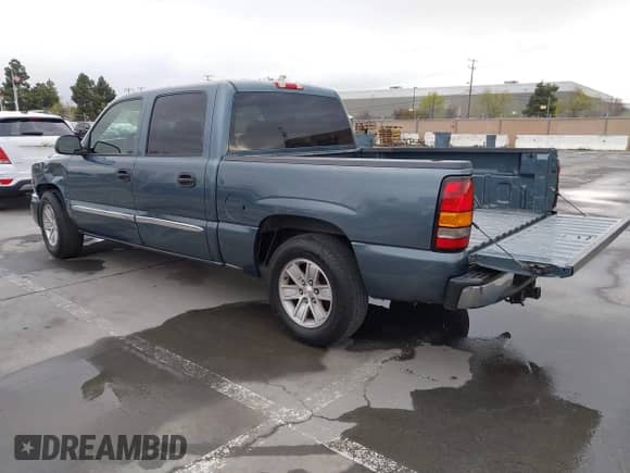 2006 GMC Sierra 1500 SL z VIN 2GTEC13V161241783, wystawiony jako IAAI lot #41910830 z przebiegiem 399 955 mil mil oraz . Historia ofert i sprzedaży dostępna na DreamBid. Obrazek 3.