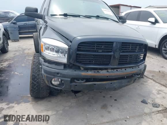 2004 Dodge 2500 SLT z VIN 3D7KU28C94G210823, wystawiony jako IAAI lot #43021999 z przebiegiem 202 617 mil mil oraz . Historia ofert i sprzedaży dostępna na DreamBid. Obrazek 21.