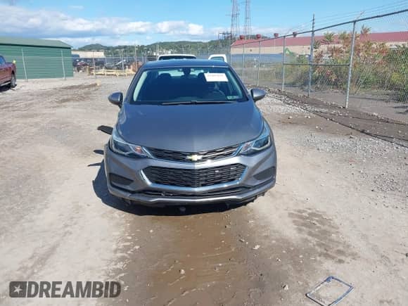 2018 Chevrolet Cruze LT z VIN 1G1BE5SM0J7153888, wystawiony jako IAAI lot #43407041 z przebiegiem 17 136 mil mil oraz . Historia ofert i sprzedaży dostępna na DreamBid. Obrazek 12.
