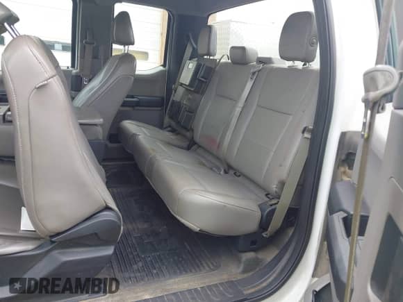 2017 Ford F-250 z VIN 1FD7X2BT3HED33204, wystawiony jako IAAI lot #42763137 z przebiegiem 125 270 mil mil oraz . Historia ofert i sprzedaży dostępna na DreamBid. Obrazek 7.