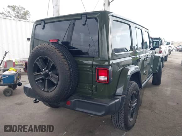 2022 Jeep Wrangler Unlimited Sahara with VIN 1C4HJXEN1NW262627, listed as a IAAI auction lot 42082719 with 22,051 mi miles and . Bid and sale history available at DreamBid. Image 4.