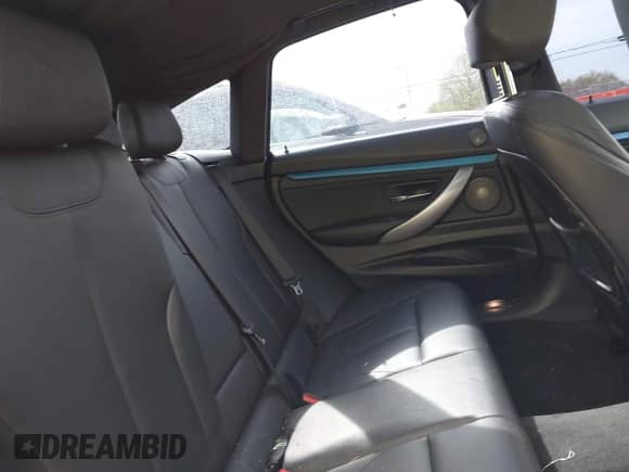 2014 BMW 3 Series 335i Gran Turismo xDrive z VIN WBA3X9C52ED153321, wystawiony jako IAAI lot #42054040 z przebiegiem 145 150 mil mil oraz . Historia ofert i sprzedaży dostępna na DreamBid. Obrazek 8.