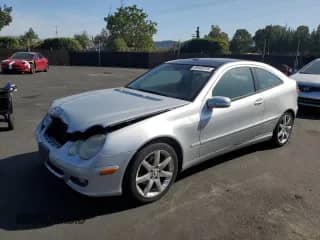 2005 Mercedes-Benz C 320 z VIN WDBRN64J15A712239, wystawiony jako Copart lot #58440215 z przebiegiem 160 085 mil mil oraz Szkoda całkowita • Salvage title. Historia ofert i sprzedaży dostępna na DreamBid. Obrazek 1.