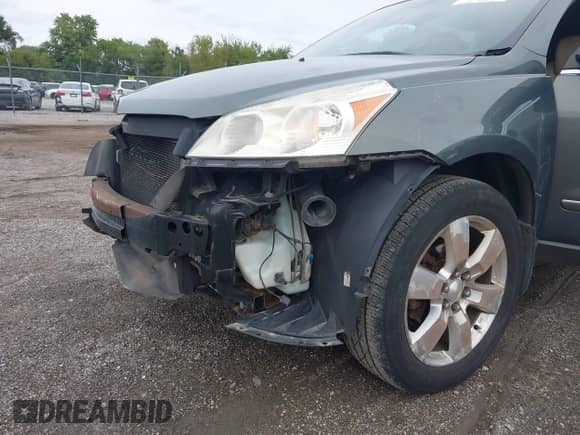 2011 Chevrolet Traverse LTZ z VIN 1GNKRLED7BJ145262, wystawiony jako IAAI lot #43298425 z przebiegiem Nie podano mil oraz . Historia ofert i sprzedaży dostępna na DreamBid. Obrazek 14.