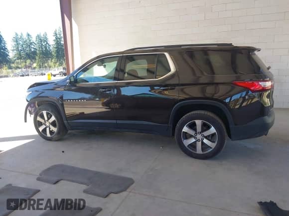2019 Chevrolet Traverse LT with VIN 1GNERHKW7KJ152437, listed as a IAAI auction lot 42815162 with 81,962 mi miles and . Bid and sale history available at DreamBid. Image 14.