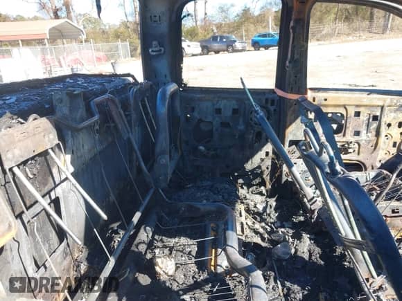 2005 Dodge 2500 SLT z VIN 3D7KS28C45G721055, wystawiony jako IAAI lot #41356713 z przebiegiem Nie podano mil oraz . Historia ofert i sprzedaży dostępna na DreamBid. Obrazek 8.