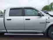 2016 Ram 1500 Outdoorsman z VIN 1C6RR7TMXGS337253, wystawiony jako IAAI lot #42302149 z przebiegiem 93 413 mil mil oraz . Historia ofert i sprzedaży dostępna na DreamBid. Obrazek 13.