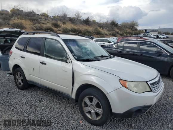 2013 Subaru Forester X z VIN JF2SHABC3DH439023, wystawiony jako Copart lot #84648795 z przebiegiem 206 500 mil mil oraz Czysty tytuł • Clean title. Historia ofert i sprzedaży dostępna na DreamBid. Obrazek 4.