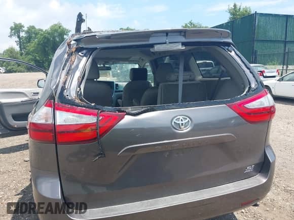 2017 Toyota Sienna XLE with VIN 5TDDZ3DC4HS151106, listed as a IAAI auction lot 42675262 with 39,024 mi miles and . Bid and sale history available at DreamBid. Image 19.