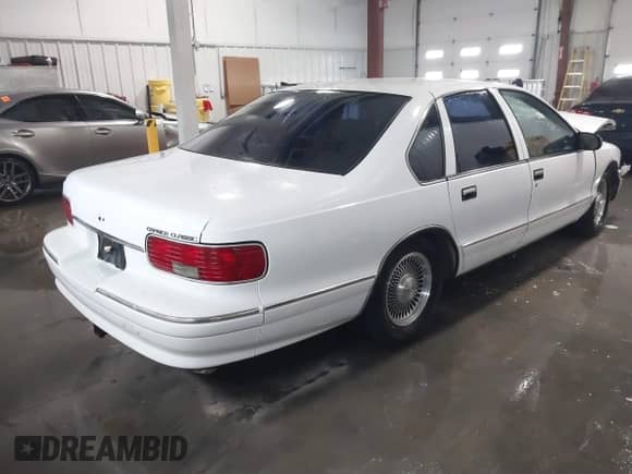 1996 Chevrolet Caprice 1SA Special Value с VIN 1G1BL52P3TR165928, выставлен на аукционе IAAI как лот 41271004 с пробегом 130 794 миль миль и . История ставок и продаж доступна на DreamBid. Изображение 4.