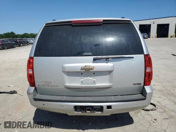 2010 Chevrolet Suburban LT z VIN 1GNUCJE07AR268765, wystawiony jako Copart lot #56486185 z przebiegiem 237 731 mil mil oraz Czysty tytuł • Clean title. Historia ofert i sprzedaży dostępna na DreamBid. Obrazek 6.