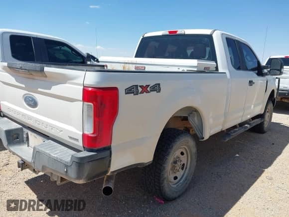 2019 Ford F-250 XL z VIN 1FT7X2B69KED14002, wystawiony jako IAAI lot #43143391 z przebiegiem 174 499 mil mil oraz . Historia ofert i sprzedaży dostępna na DreamBid. Obrazek 4.