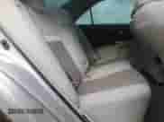 2012 Toyota Camry LE z VIN 4T1BD1FK1CU013215, wystawiony jako Copart lot #70686655 z przebiegiem Nie podano mil oraz Szkoda całkowita • Salvage title. Historia ofert i sprzedaży dostępna na DreamBid. Obrazek 10.