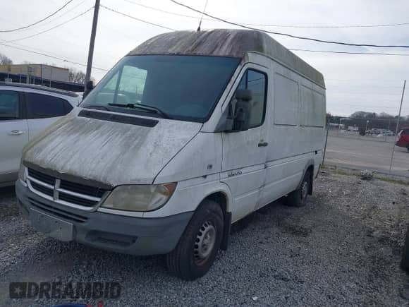 2005 Dodge Sprinter with VIN WD2PD644655726506, listed as a IAAI auction lot 41613814 with 292,952 mi miles and . Bid and sale history available at DreamBid. Image 2.