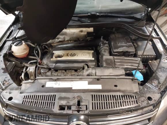 2012 Volkswagen Tiguan S с VIN WVGAV7AX0CW586867, выставлен на аукционе IAAI как лот 42646534 с пробегом 65 825 миль миль и . История ставок и продаж доступна на DreamBid. Изображение 10.