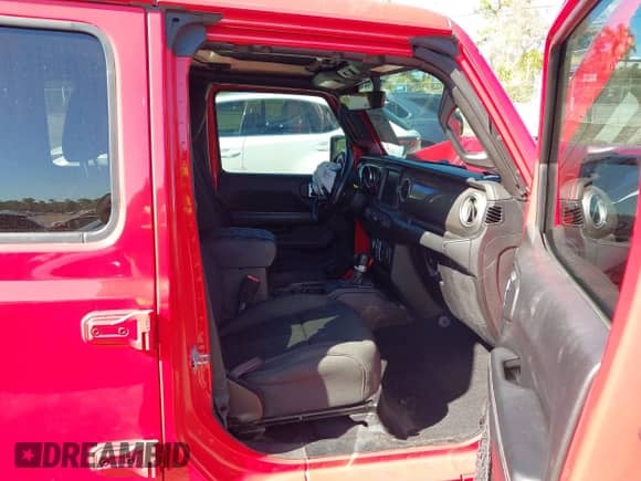 2021 Jeep Wrangler Unlimited Sahara z VIN 1C4HJXEN7MW551848, wystawiony jako IAAI lot #41740219 z przebiegiem 70 608 mil mil oraz . Historia ofert i sprzedaży dostępna na DreamBid. Obrazek 5.