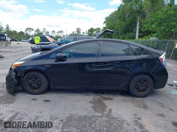 2014 Toyota Prius Four с VIN JTDKN3DU3E1775225, выставлен на аукционе IAAI как лот 42813861 с пробегом 207 726 миль миль и . История ставок и продаж доступна на DreamBid. Изображение 14.