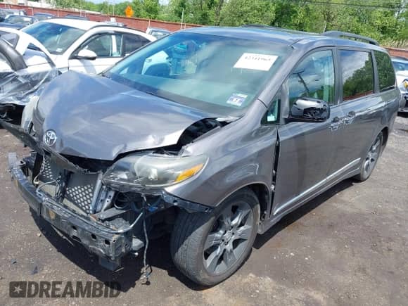 2015 Toyota Sienna SE with VIN 5TDXK3DC2FS559232, listed as a IAAI auction lot 42341965 with 130,732 mi miles and . Bid and sale history available at DreamBid. Image 6.