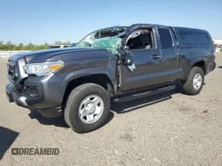 2023 Toyota Tacoma SR z VIN 3TYRZ5CN6PT024543, wystawiony jako Copart lot #81813015 z przebiegiem 18 867 mil mil oraz Szkoda całkowita • Salvage title. Historia ofert i sprzedaży dostępna na DreamBid. Obrazek 1.