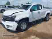 2019 Chevrolet Colorado 2WD Work Truck z VIN 1GCHSBEA8K1200888, wystawiony jako IAAI lot #42936958 z przebiegiem 67 918 mil mil oraz . Historia ofert i sprzedaży dostępna na DreamBid. Obrazek 2.