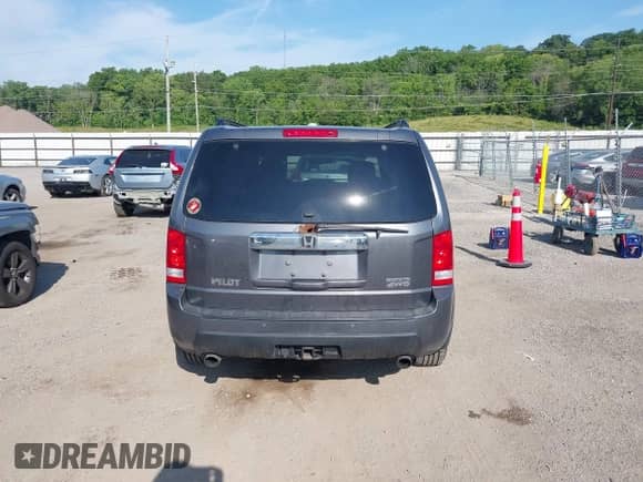2010 Honda Pilot Touring with VIN 5FNYF4H88AB012001, listed as a IAAI auction lot 42635771 with 287,115 mi miles and . Bid and sale history available at DreamBid. Image 17.