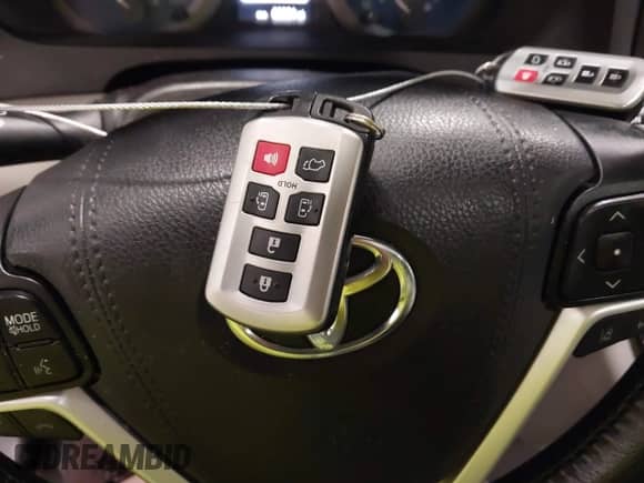 2020 Toyota Sienna XLE z VIN 5TDYZ3DCXLS040067, wystawiony jako IAAI lot #43436923 z przebiegiem 60 331 mil mil oraz . Historia ofert i sprzedaży dostępna na DreamBid. Obrazek 11.