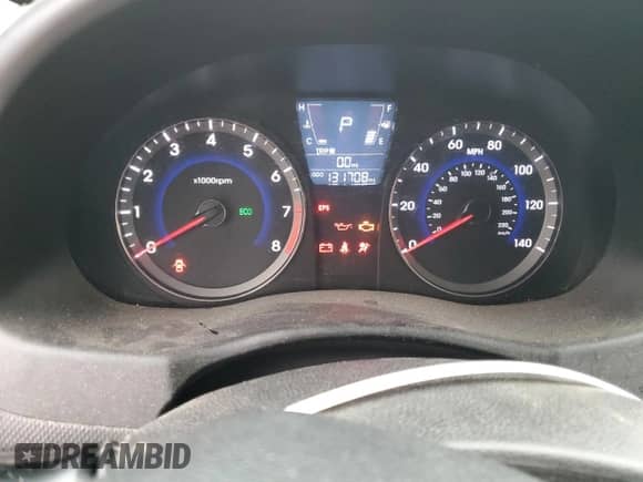 2013 Hyundai Accent GS z VIN KMHCT5AE0DU066599, wystawiony jako Copart lot #82754895 z przebiegiem 131 708 mil mil oraz Czysty tytuł • Clean title. Historia ofert i sprzedaży dostępna na DreamBid. Obrazek 9.