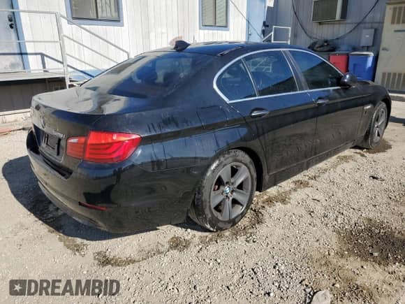 2012 BMW 5 Series 528i z VIN WBAXG5C52CDW85319, wystawiony jako Copart lot #69767745 z przebiegiem 161 576 mil mil oraz Czysty tytuł • Clean title. Historia ofert i sprzedaży dostępna na DreamBid. Obrazek 3.