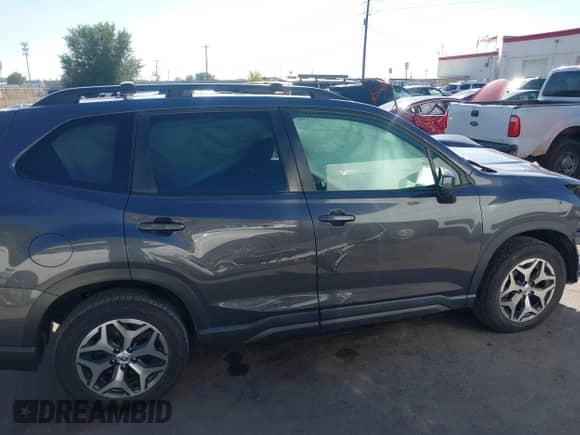 2020 Subaru Forester Premium z VIN JF2SKAJC0LH498953, wystawiony jako IAAI lot #43396896 z przebiegiem 76 280 mil mil oraz . Historia ofert i sprzedaży dostępna na DreamBid. Obrazek 13.