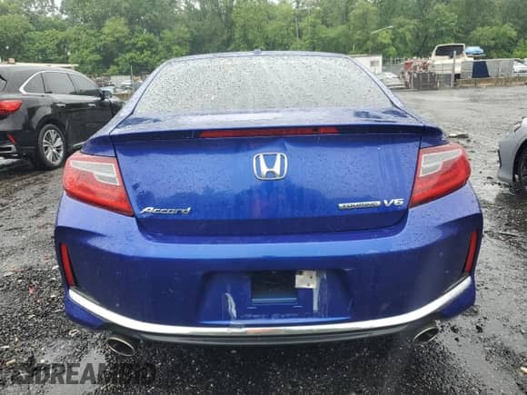 2017 Honda Accord Touring with VIN 1HGCT2B01HA004479, listed as a Copart auction lot 58555375 with 101,678 mi miles and Salvage title. Bid and sale history available at DreamBid. Image 6.