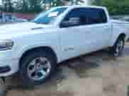 2025 Ram 1500 Big Horn z VIN 1C6RREFG7SN534270, wystawiony jako IAAI lot #42577361 z przebiegiem 33 491 mil mil oraz . Historia ofert i sprzedaży dostępna na DreamBid. Obrazek 15.