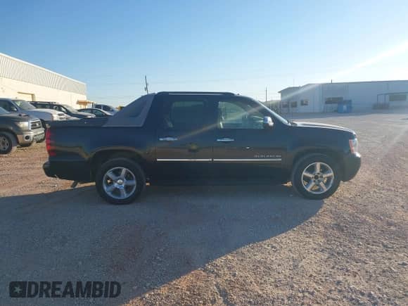 2010 Chevrolet Avalanche LTZ с VIN 3GNNCGE06AG264374, выставлен на аукционе IAAI как лот 43451263 с пробегом 177 737 миль миль и . История ставок и продаж доступна на DreamBid. Изображение 13.