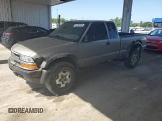 2003 Chevrolet S-10 LS с VIN 1GCCT19X138234759, выставлен на аукционе Copart как лот 61593735 с пробегом 266 532 миль миль и Чистый • Clean title. История ставок и продаж доступна на DreamBid. Изображение 1.