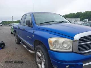 2007 Dodge 1500 SLT with VIN 1D7HA18237J623201, listed as a IAAI auction lot 42370354 with 207,324 mi miles and . Bid and sale history available at DreamBid. Image 1.