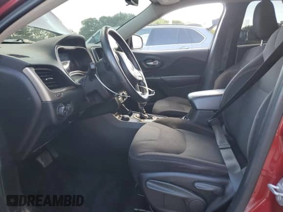 2016 Jeep Cherokee Latitude with VIN 1C4PJMCB3GW117577, listed as a Copart auction lot 70693805 with 114,675 mi miles and Clean title. Bid and sale history available at DreamBid. Image 7.