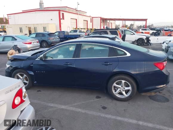 2018 Chevrolet Malibu LS с VIN 1G1ZB5STXJF106016, выставлен на аукционе IAAI как лот 43413023 с пробегом 101 949 миль миль и . История ставок и продаж доступна на DreamBid. Изображение 14.