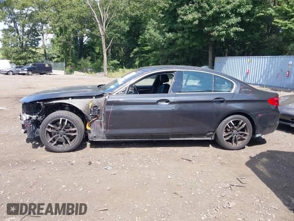 2019 BMW 5 Series 530e xDrive z VIN WBAJB1C57KB375500, wystawiony jako IAAI lot #40161096 z przebiegiem 113 690 mil mil oraz . Historia ofert i sprzedaży dostępna na DreamBid. Obrazek 14.