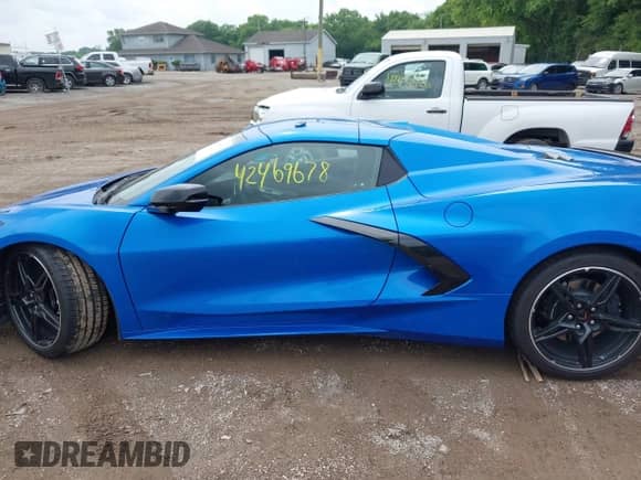 2025 Chevrolet Corvette 1LT z VIN 1G1YA3D48S5108024, wystawiony jako IAAI lot #42469678 z przebiegiem 2 859 mil mil oraz . Historia ofert i sprzedaży dostępna na DreamBid. Obrazek 14.