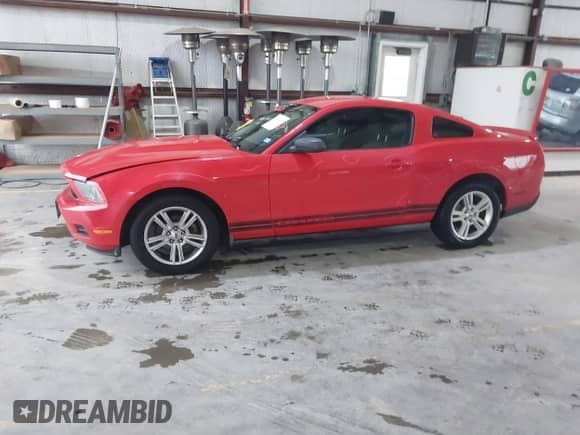2010 Ford Mustang V6 z VIN 1ZVBP8AN6A5136499, wystawiony jako IAAI lot #41162323 z przebiegiem 107 048 mil mil oraz . Historia ofert i sprzedaży dostępna na DreamBid. Obrazek 14.