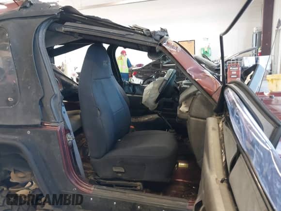 2001 Jeep Wrangler SE with VIN 1J4FA29P01P372136, listed as a IAAI auction lot 42013962 with 163,732 mi miles and . Bid and sale history available at DreamBid. Image 5.