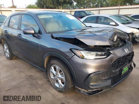 2023 Honda HR-V LX с VIN 3CZRZ1H3XPM745549, выставлен на аукционе IAAI как лот 42813343 с пробегом 39 897 миль миль и . История ставок и продаж доступна на DreamBid. Изображение 1.