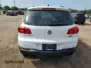 2017 Volkswagen Tiguan S с VIN WVGBV7AX9HW512083, выставлен на аукционе Copart как лот 80196255 с пробегом 93 988 миль миль и Списание • Salvage title. История ставок и продаж доступна на DreamBid. Изображение 6.